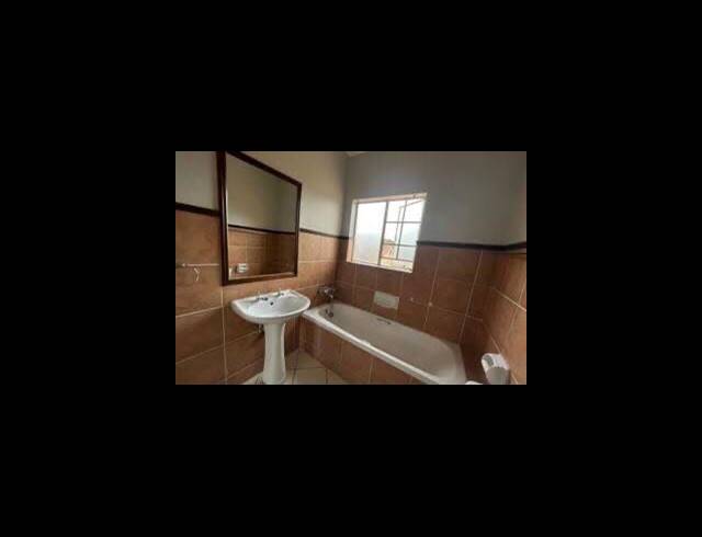 2 BEDROOM PROPERTY TO RENT IN MORELETAPARK